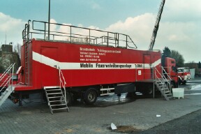 Feuerwehr-Test in der Flammenhlle - Erstes Training fr Feuerwehren aus dem Landkreis in einer mobilen Brand-bungsanlage